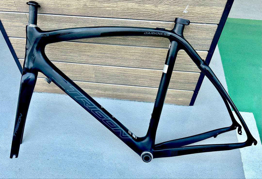 ◆カーボンロードバイク重量1.78kg【TRIGON】完成車で定価29万円程の物