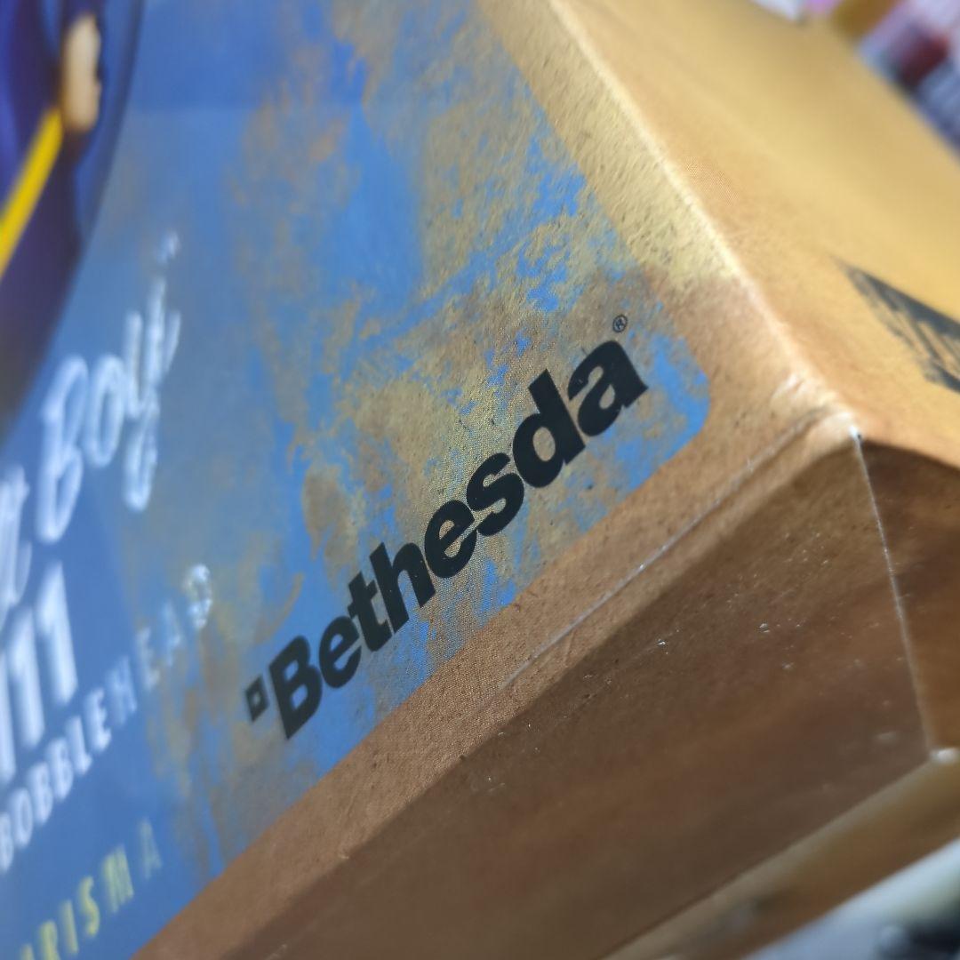 フォールアウト4 Vault Boy 111 Mega Bobblehead