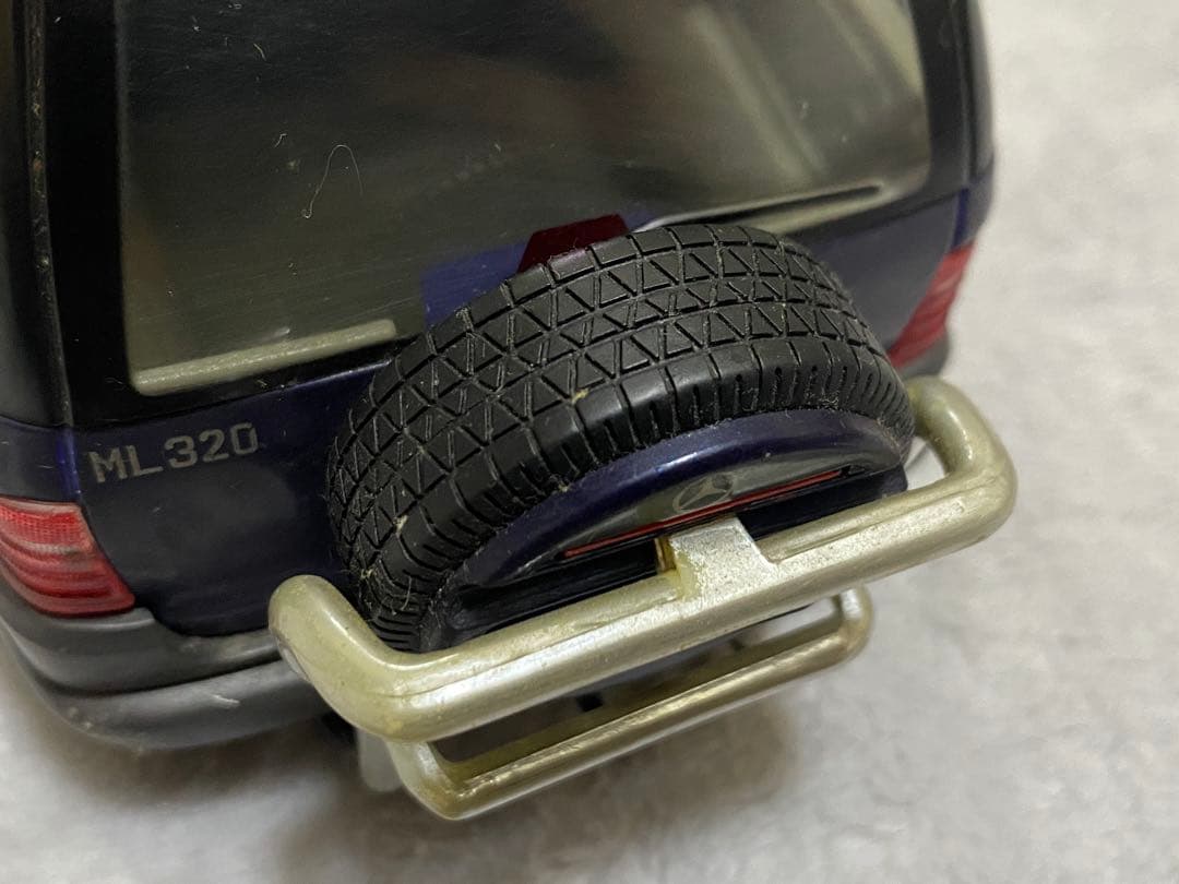 ミニカー Maisto Mercedes-Benz ML320 1/18