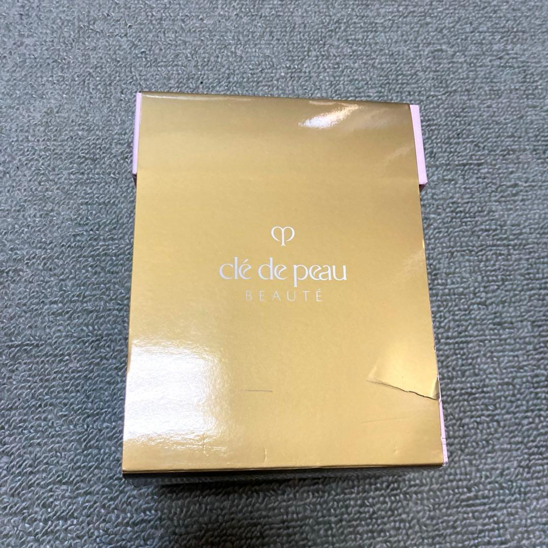 激レア　大人気クレドポーボーテ ホリデー 2024 ノベルティ スノードーム