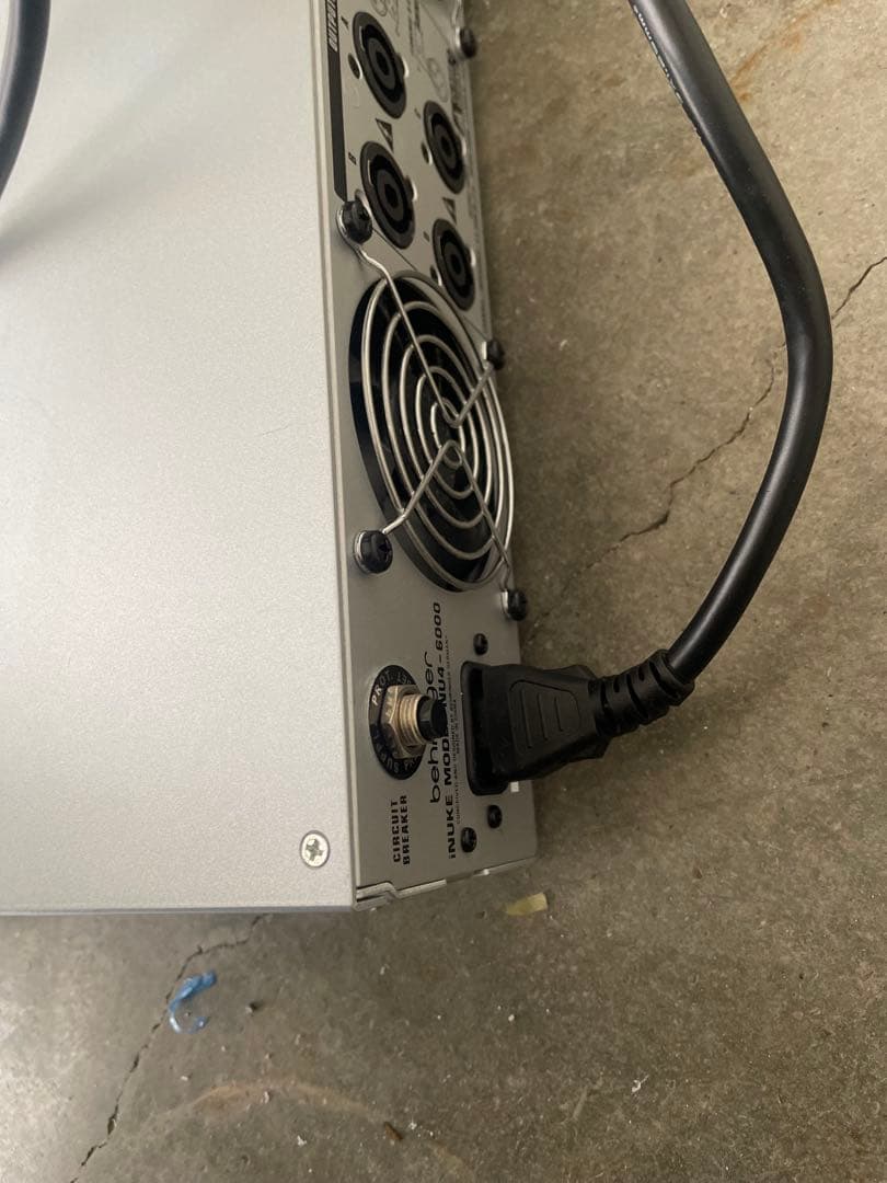 Behringer パワーアンプ iNUKE NU1000