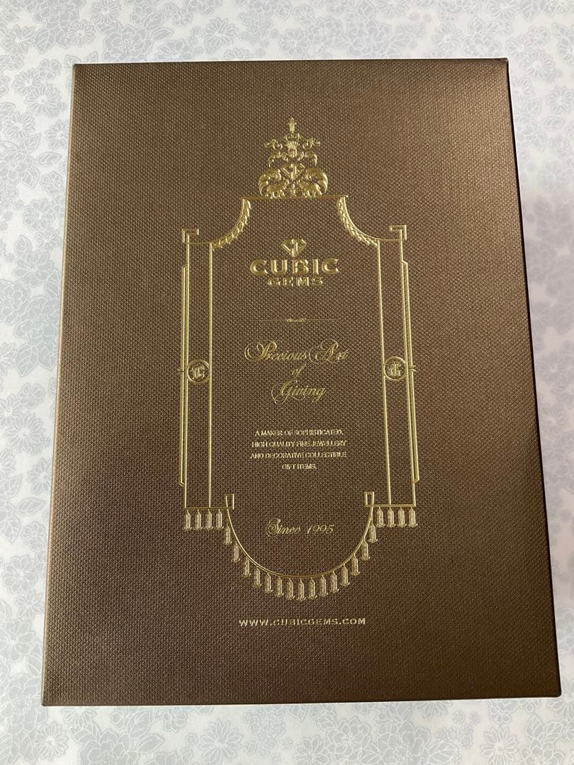 Cubic Gems 24金メッキ 馬の彫刻