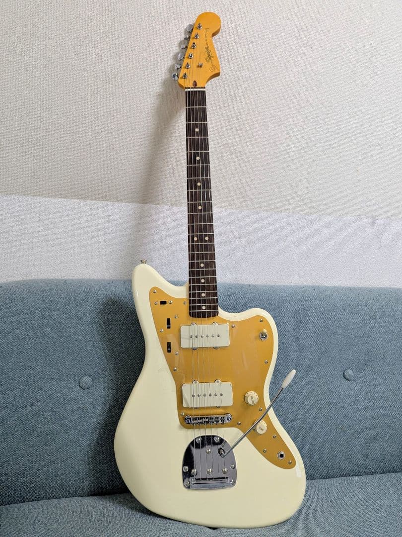 新同　Squier J Mascis Jazzmaster