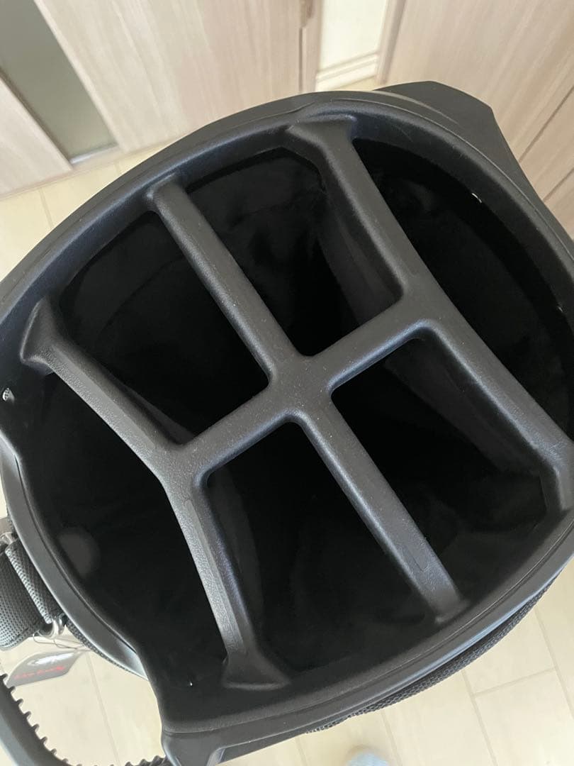 新品未使用　人気のBLACK CLOVER キャディバッグ ブラック