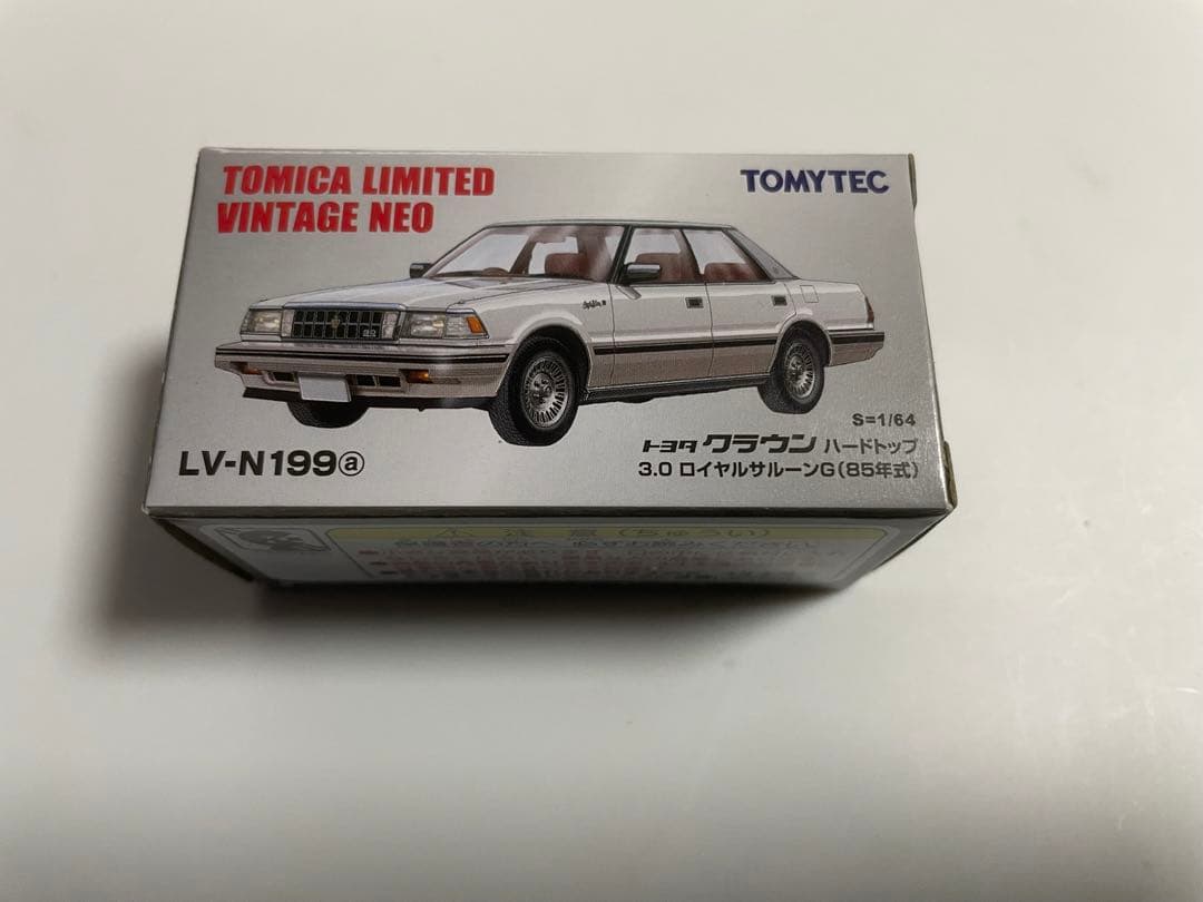 トミカリミテッドヴィンテージネオ　トヨタ　クラウン
