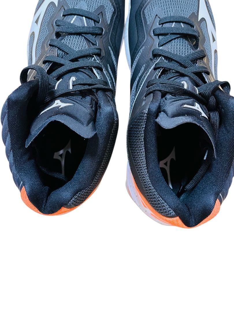 新品未使用　ミズノ　ウェーブライトニング Z6　MID/ 25.0cm