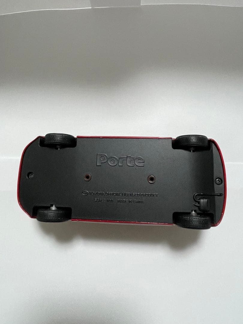 トヨタ ポルテ 赤　カラーサンプル