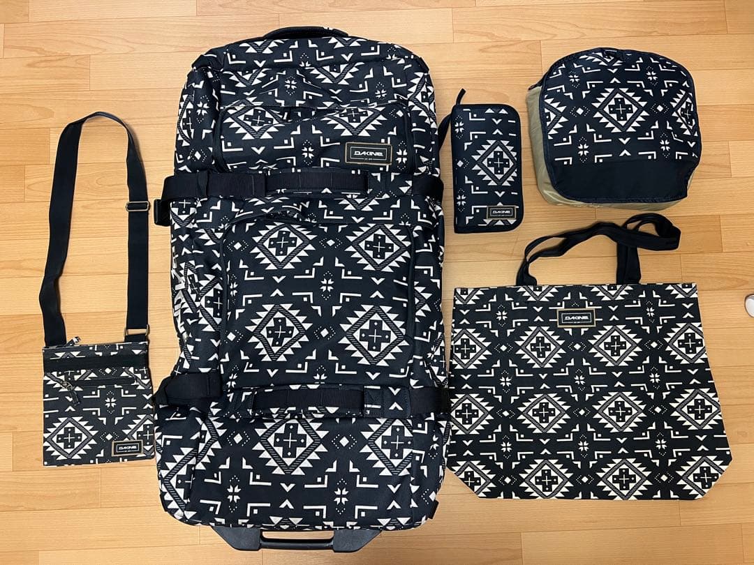 DAKINEダカイントラベルキャリー100 L バッグポーチ他一式 旅行に