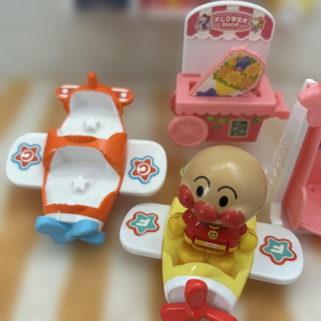 アンパンマン　タウンドール　乗り物セット　飛行機　車　バイク　ブランコ