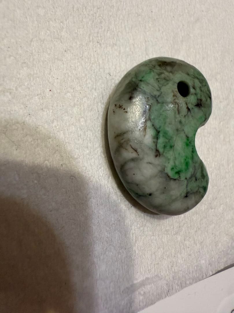 糸魚川翡翠‼️勾玉‼️糸巻き翡翠‼️希少‼️13.１g‼️送料無料‼️破格値‼️