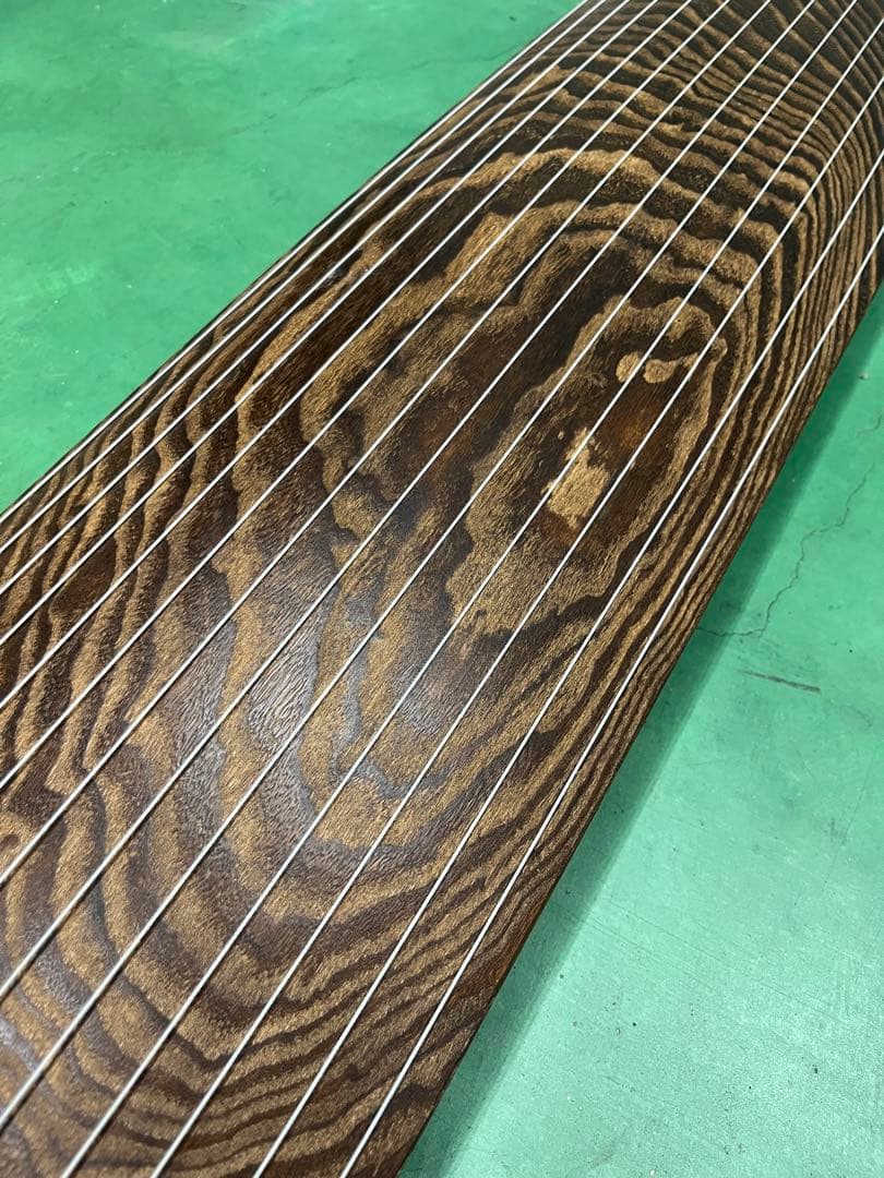 k*i様 綾杉彫 箏 (お琴) 十三絃 和楽器 美品　山有銘（くり甲　蒔絵付き