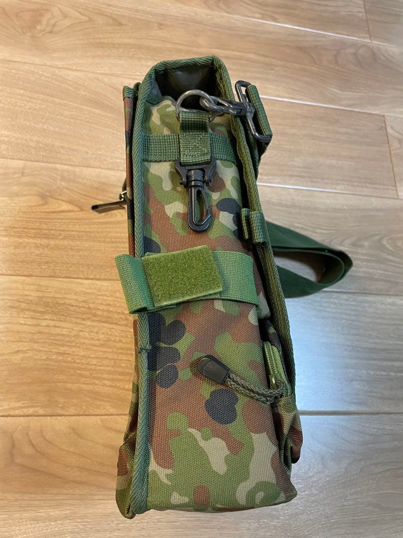 図のうAZ-56(陸上自衛隊)迷彩ショルダーバッグ
