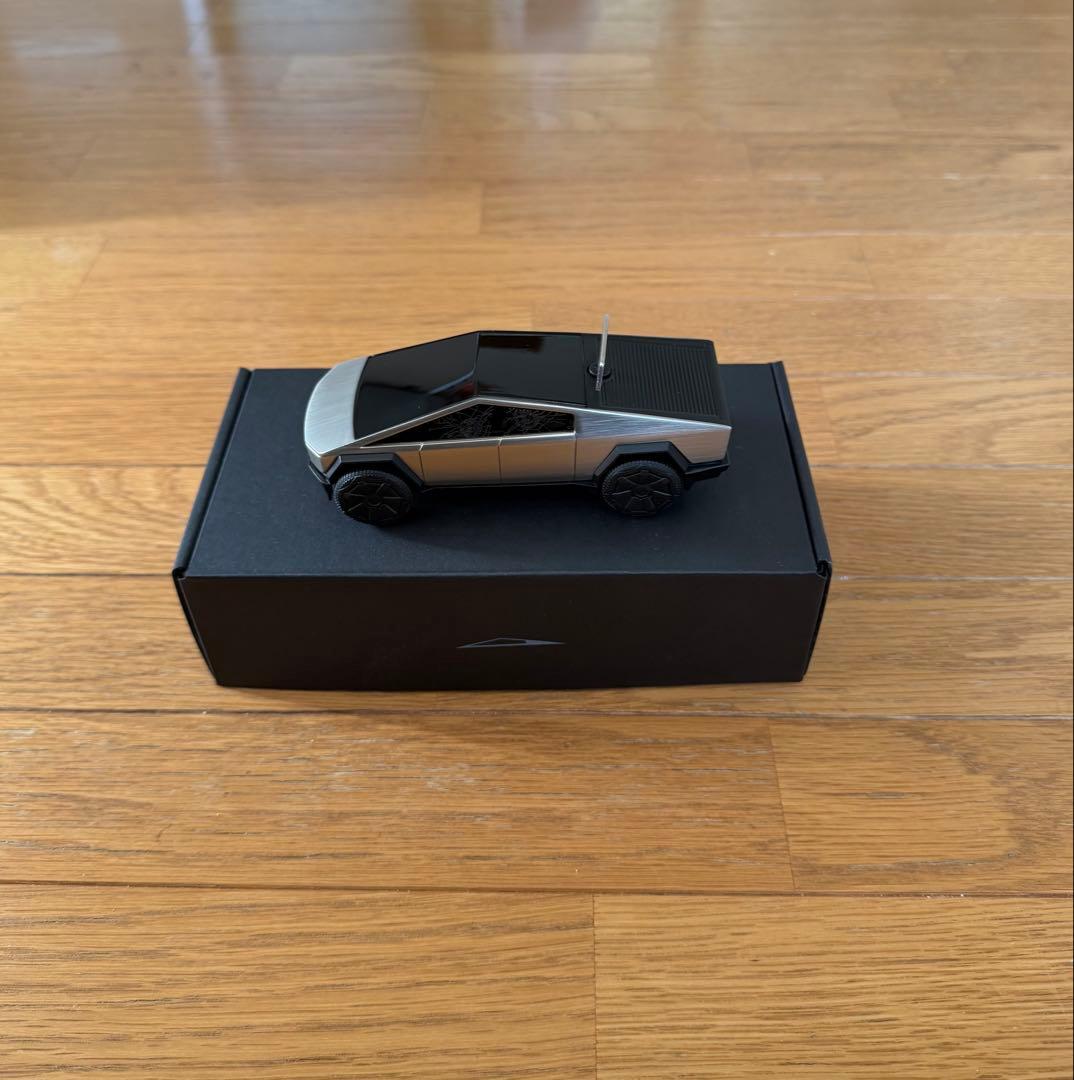 Cybertruck Wind-up Racer シルバー/ブラック 約15cm