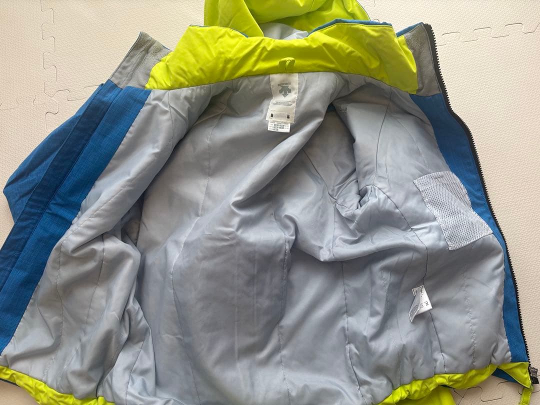 お値下げ歓迎デサントDESCENTE 子供用スキーウェア 140