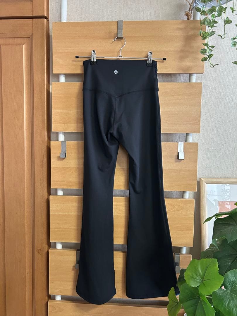 ストレッチハイウエストフレアパンツ 黒