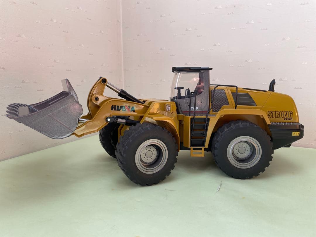 HUINA1583ホイールローダー リモコン付き