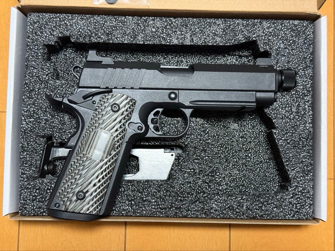 BATON BN-SILENT HAWK CO2GBB エアガン