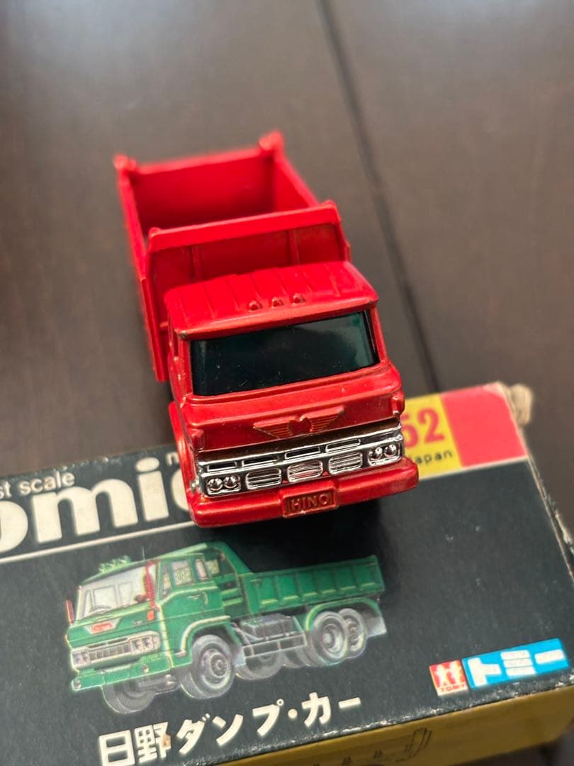 トミカ 黒箱 日野ダンプカー