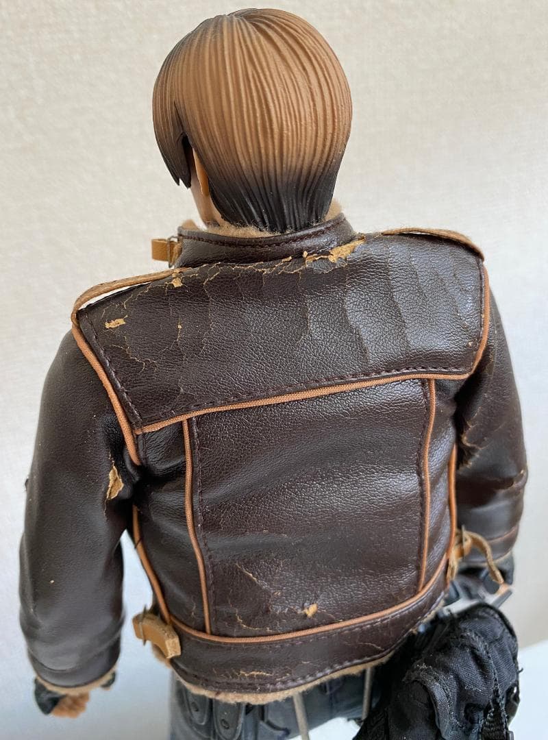 【開封済中古品】バイオハザード4　レオン・S・ケネディ 【ホットトイズ】