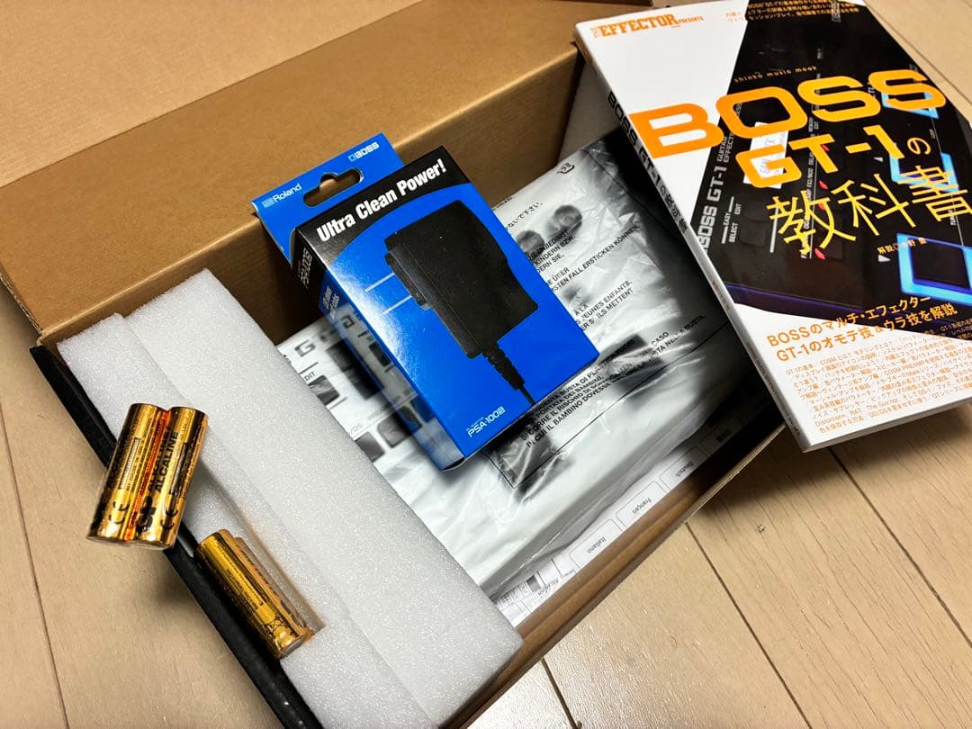 BOSS GT-1 限定ホワイト 新品電源アダプター、解説本付き