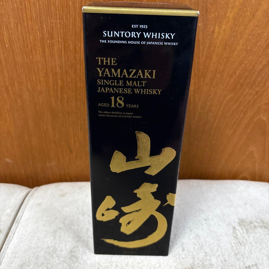 山崎18年の空瓶，空箱
