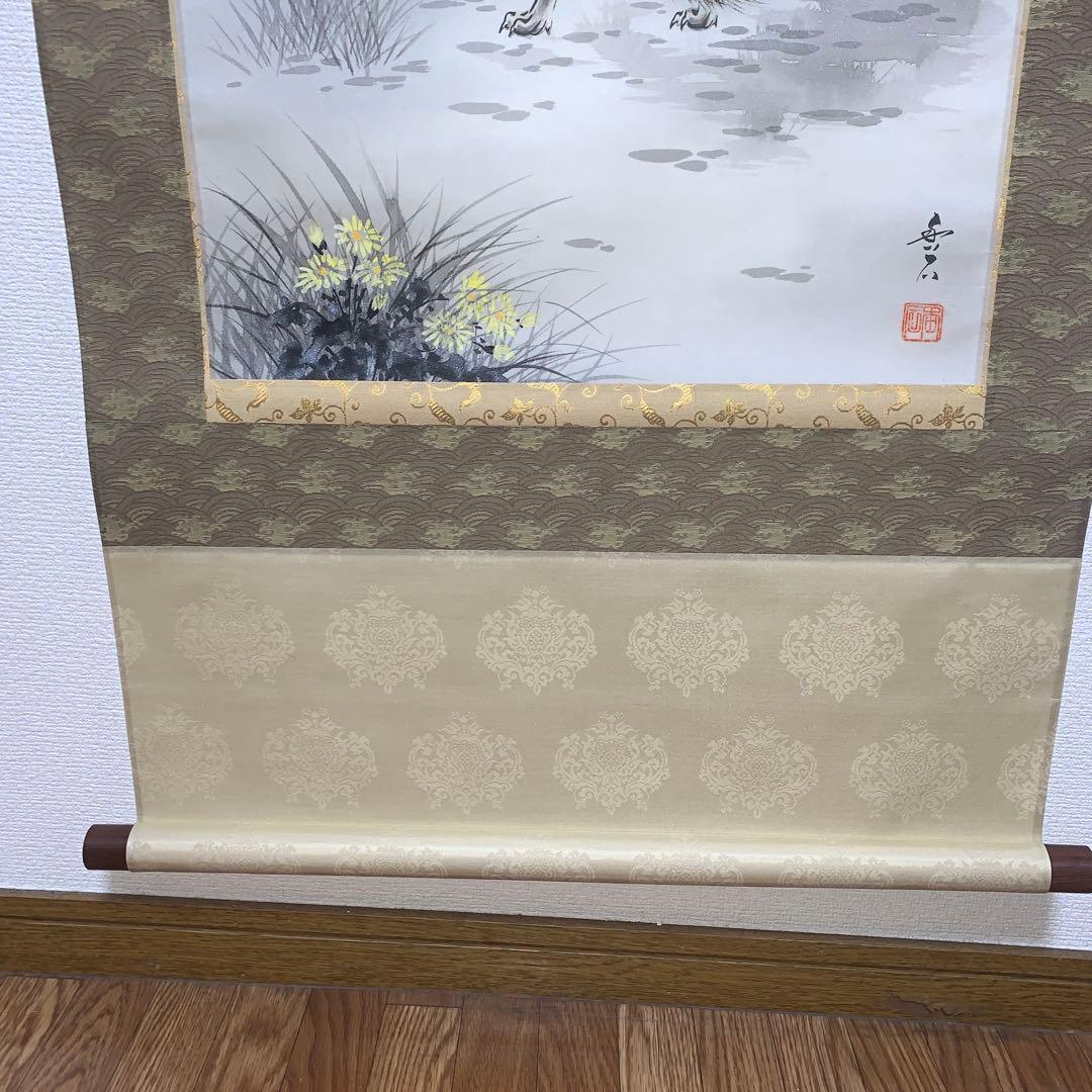 タヌキ？と月の掛軸　縦190cm, 横55cm