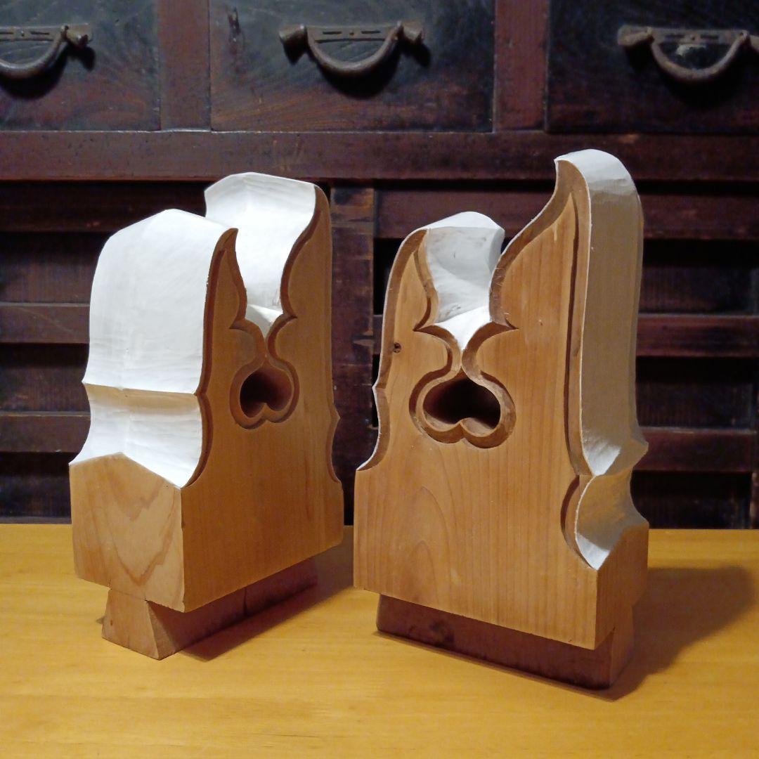 寺院建築の細部、彫刻木材、華麗な金具 オブジェ　アンティーク