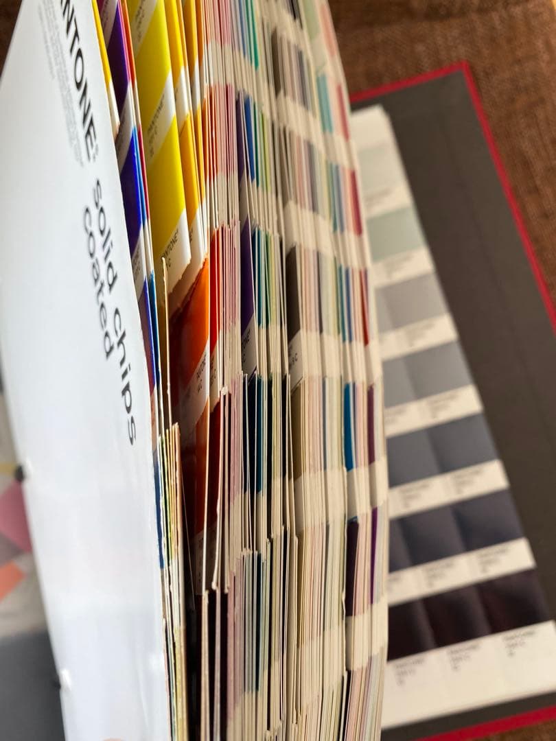 【PANTONE】solid chips coated 色見本帳