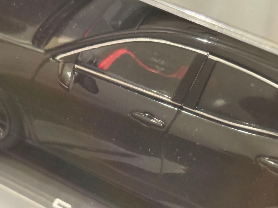 クラウンスポーツ　PHEV 版　ブラック　内装レッド　カラーサンプル　非売品