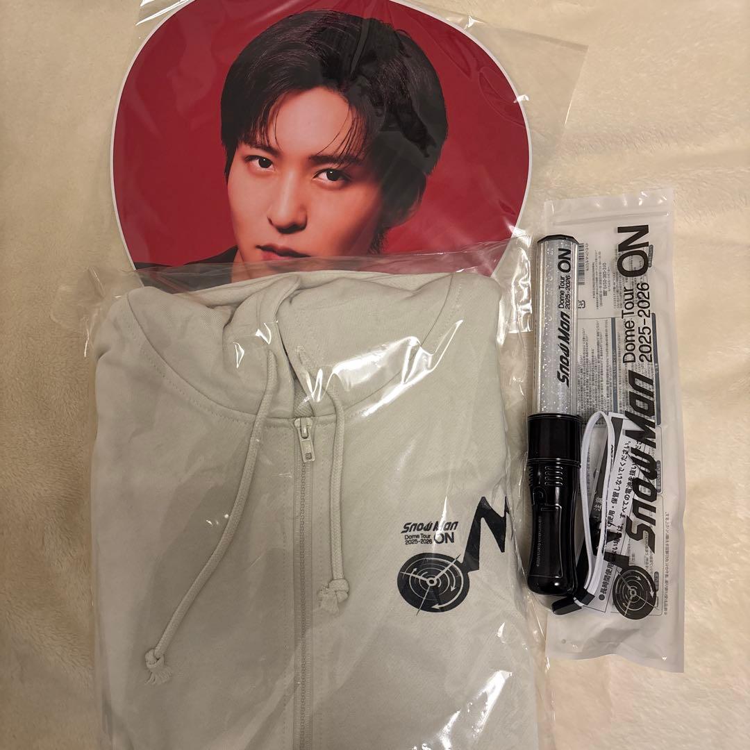  Man onグッズ　パーカー、ペンライト、目黒蓮さんうちわ