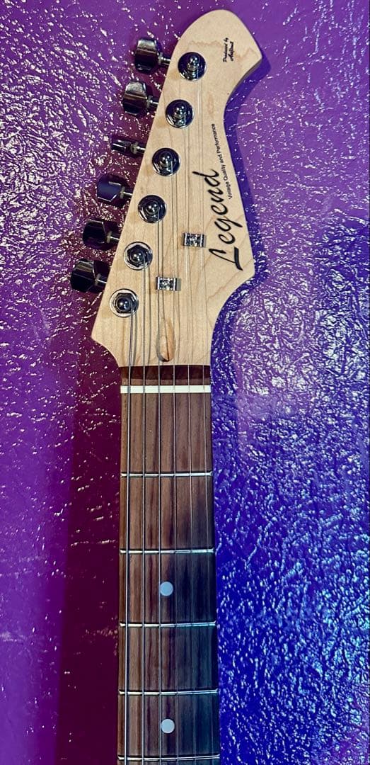 Legend ストラトキャスター　エレキギター ホワイト