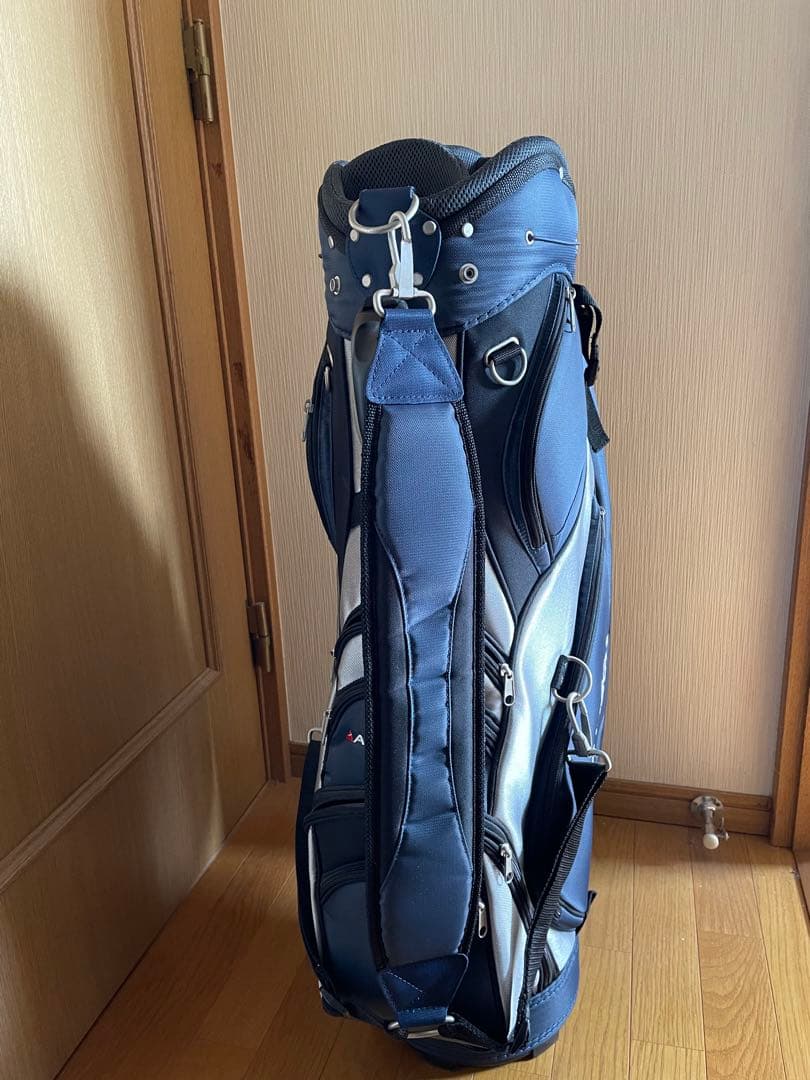 ADAMSGOLFのゴルフキャディバッグとアイアンセット