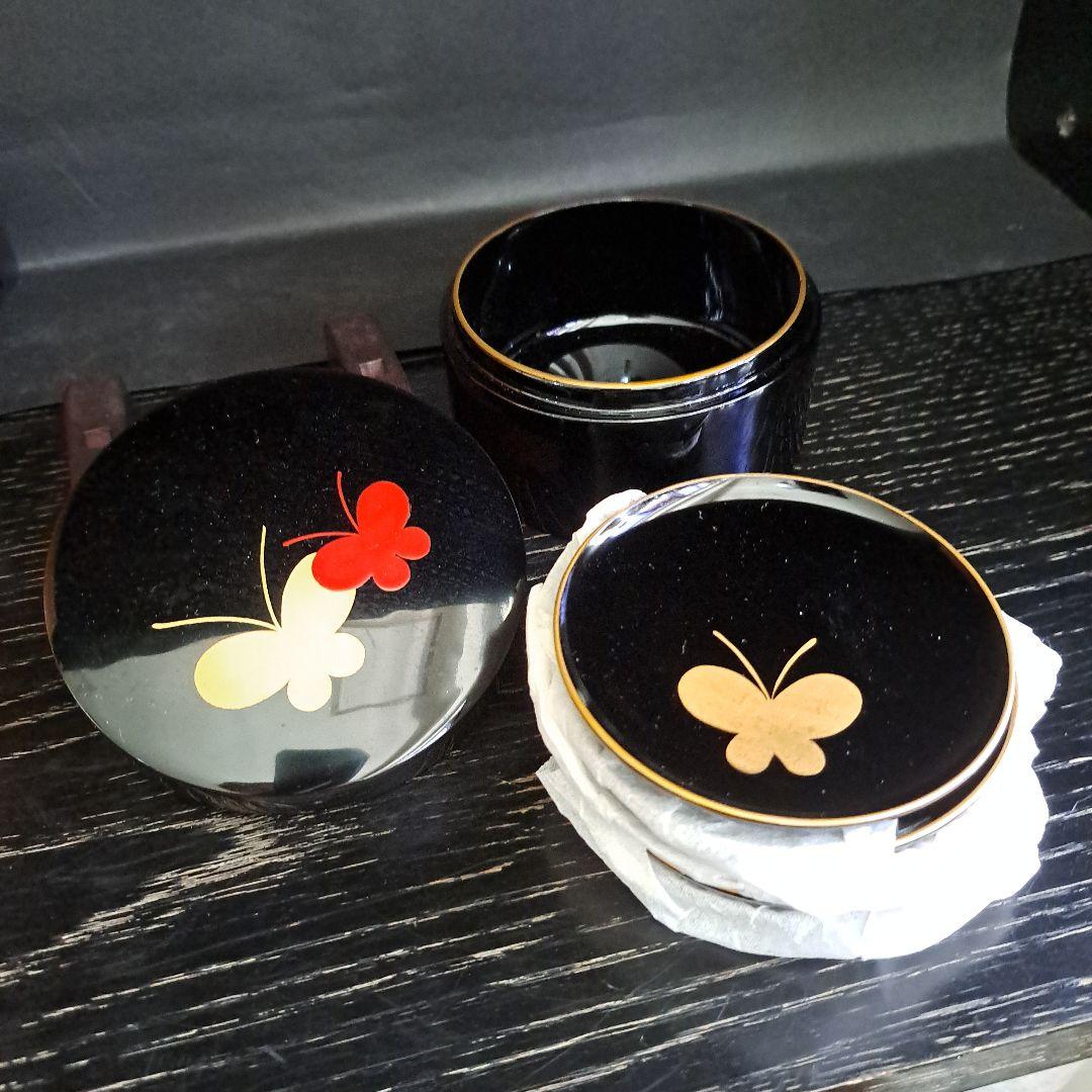 茶道具　極上　六代象彦造　食籠　[干菓子皿]　金彩赤、沈金蒔絵　蝶々図共箱入り