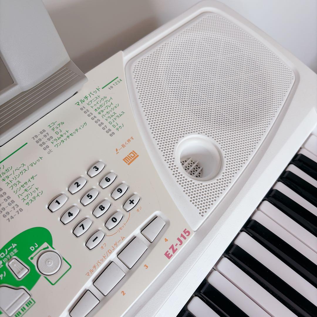 ヤマハ 電子キーボード スタンド付　キーボード 光る鍵盤 EZ-J15