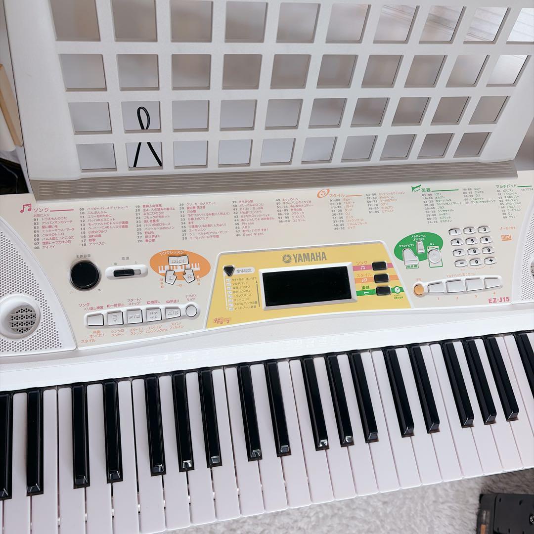 ヤマハ 電子キーボード スタンド付　キーボード 光る鍵盤 EZ-J15