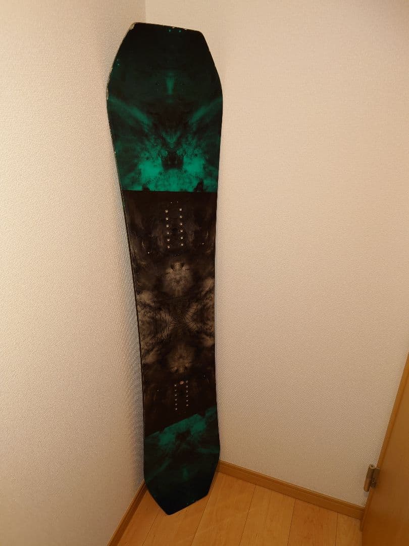 スノーボード 黒と緑のグラデーション