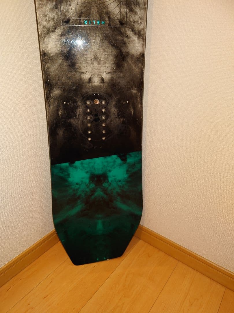 スノーボード 黒と緑のグラデーション