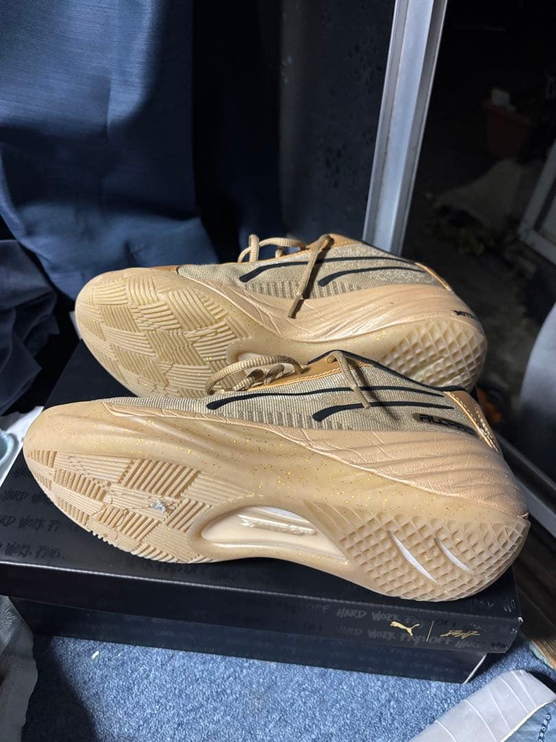 PUMA バスケットボールシューズ ゴールド