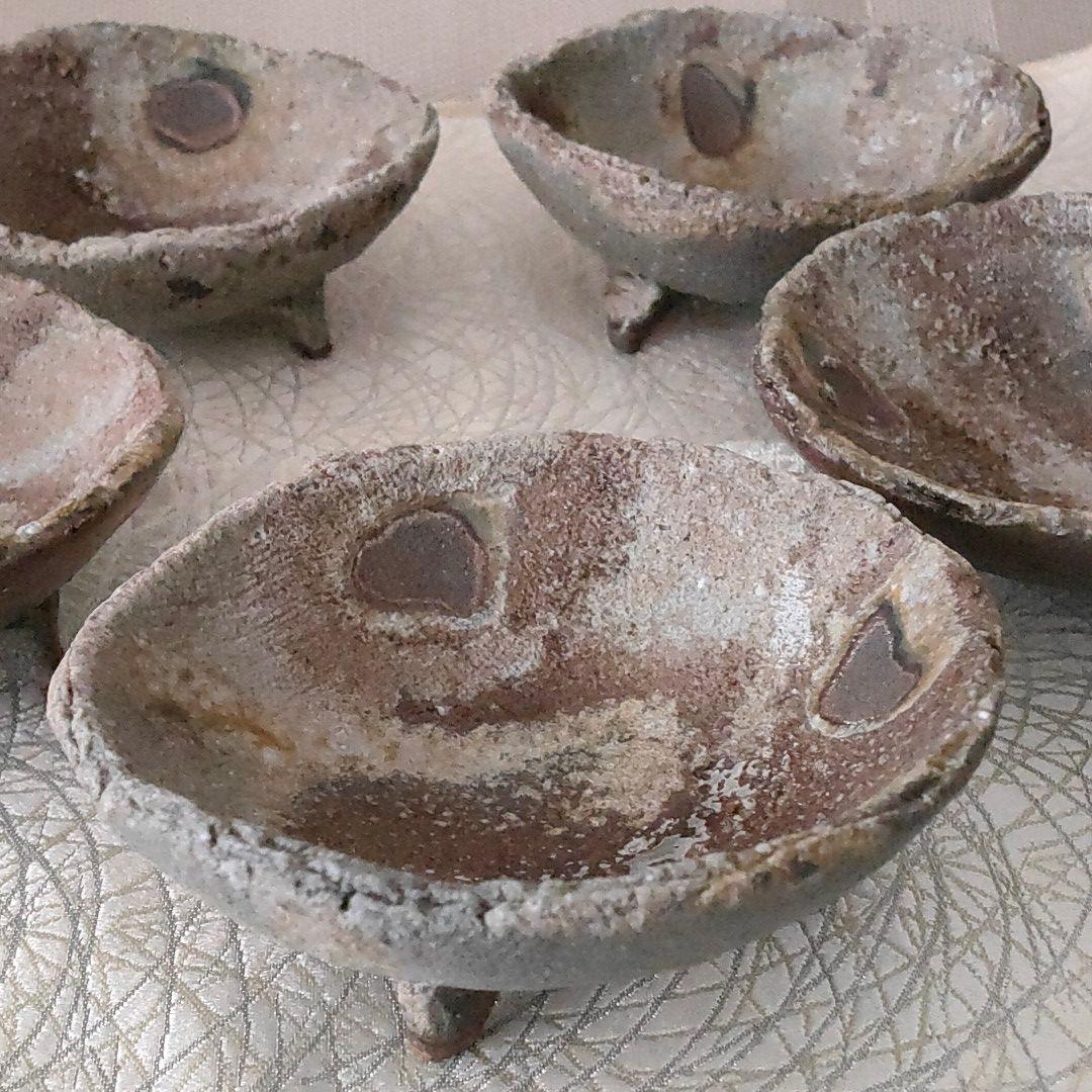 焼締め脚付き小皿　５枚組