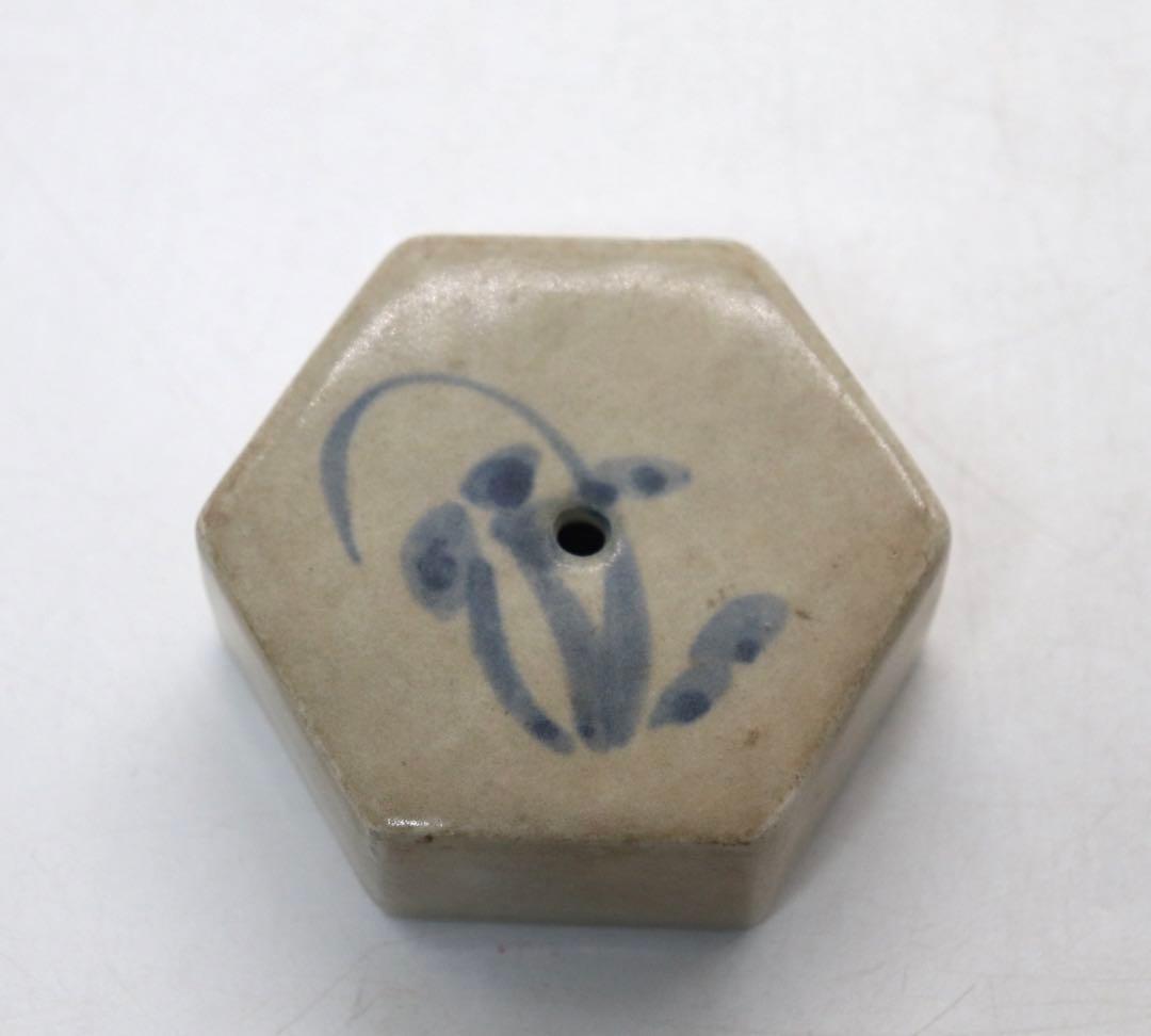 李朝　蘭紋六角型水滴　木箱付　送料込み1010