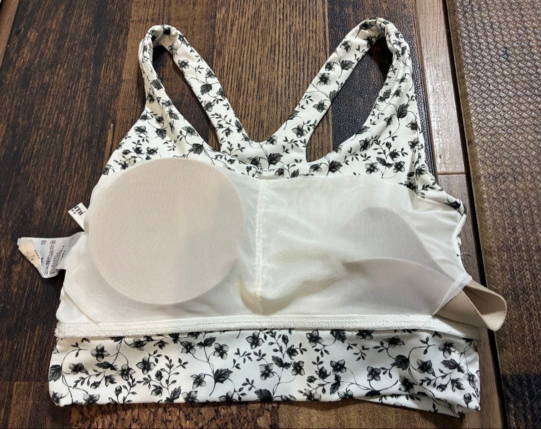 極美　emmi yogaエミヨガ　ヨガウェア　白黒モダン　小花柄　S