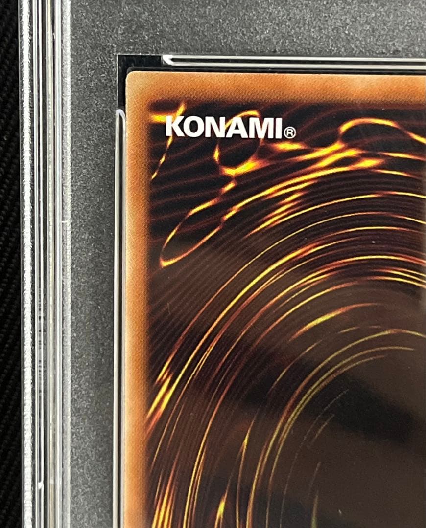 遊戯王　ブラックマジシャン ガール　ホロ　ホログラフィックレア PSA10