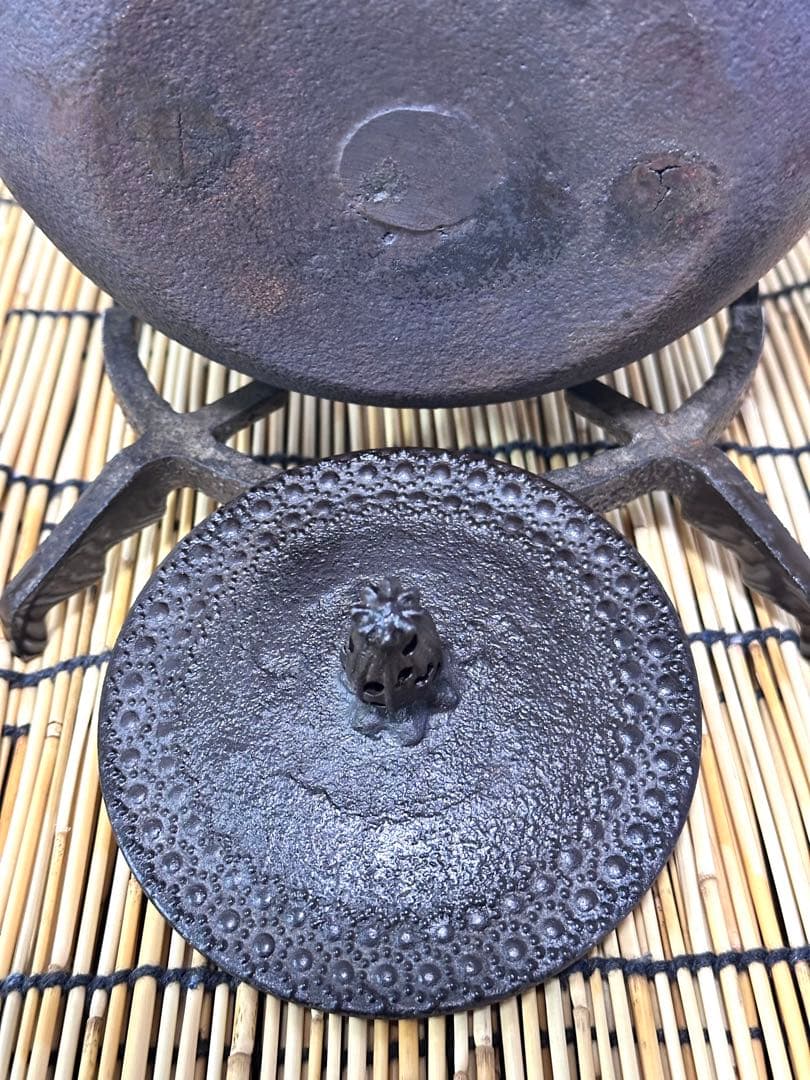良品、保管品　南部岩鋳造　捻鉉　１５型　東雲亀甲　南部鉄瓶　南部鉄器　鉄瓶