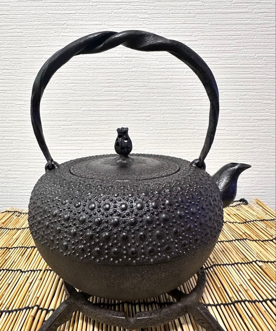 良品、保管品　南部岩鋳造　捻鉉　１５型　東雲亀甲　南部鉄瓶　南部鉄器　鉄瓶