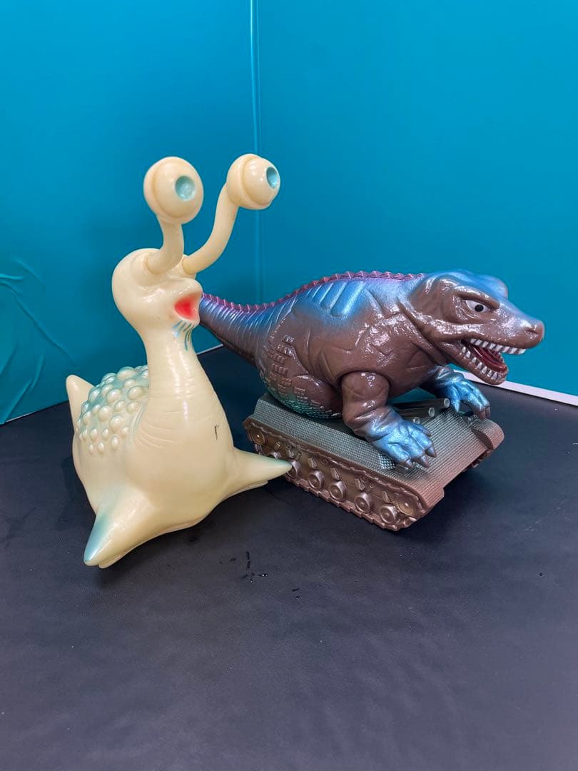 蓄光ナメゴン　恐竜戦車