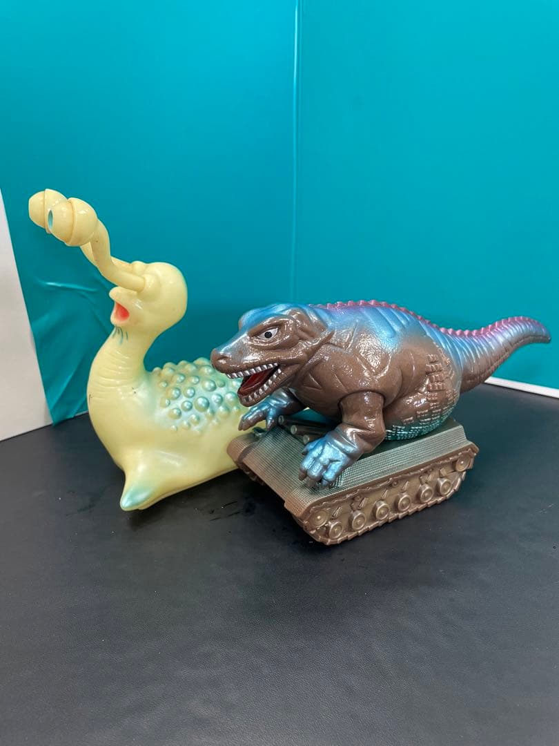 蓄光ナメゴン　恐竜戦車