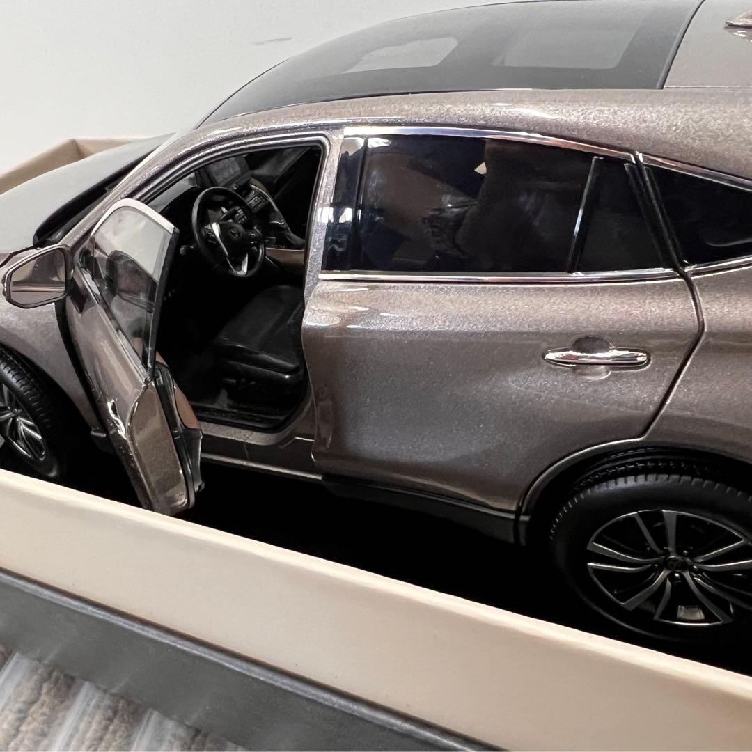 トヨタ ハリアー　1/18 ミニカー