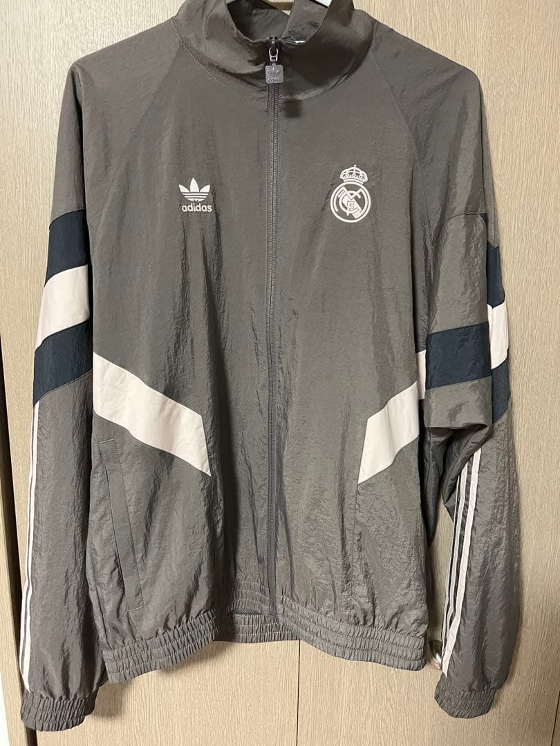 adidas Real Madrid ウィンドブレーカー グレー