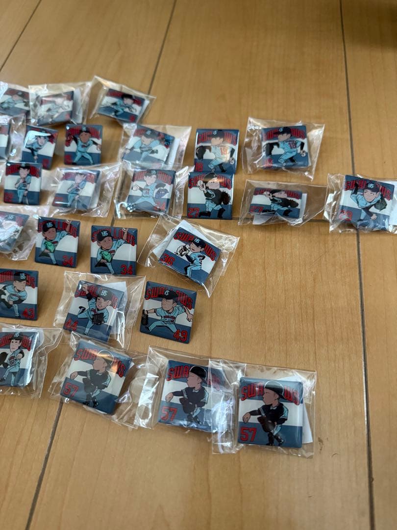 ヤクルト crew ピンバッジ 1つ300円