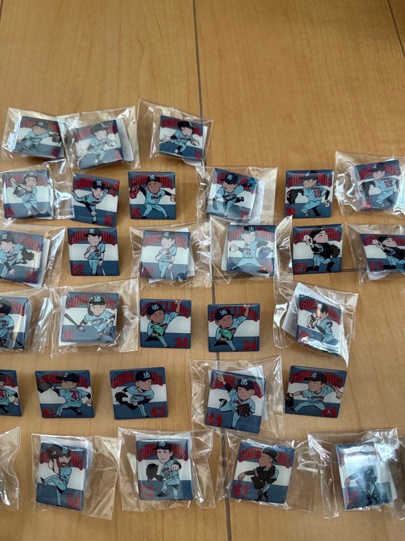 ヤクルト crew ピンバッジ 1つ300円